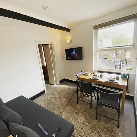 Complete 1 Bedroom Apartment With Wi-Fi, Kitchen, Tv In Heart Of Chiswick, London Exterior photo