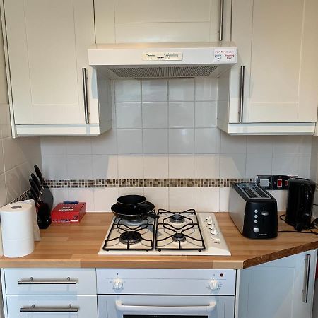 Complete 1 Bedroom Apartment With Wi-Fi, Kitchen, Tv In Heart Of Chiswick, London Exterior photo