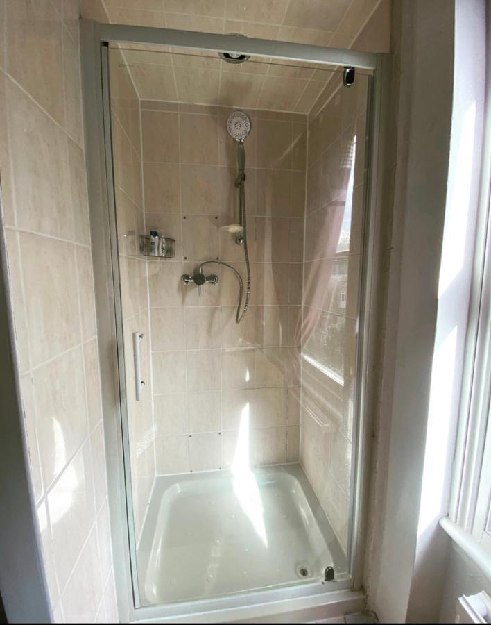 Complete 1 Bedroom Apartment With Wi-Fi, Kitchen, Tv In Heart Of Chiswick, London Exterior photo