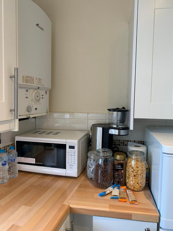 Complete 1 Bedroom Apartment With Wi-Fi, Kitchen, Tv In Heart Of Chiswick, London Exterior photo