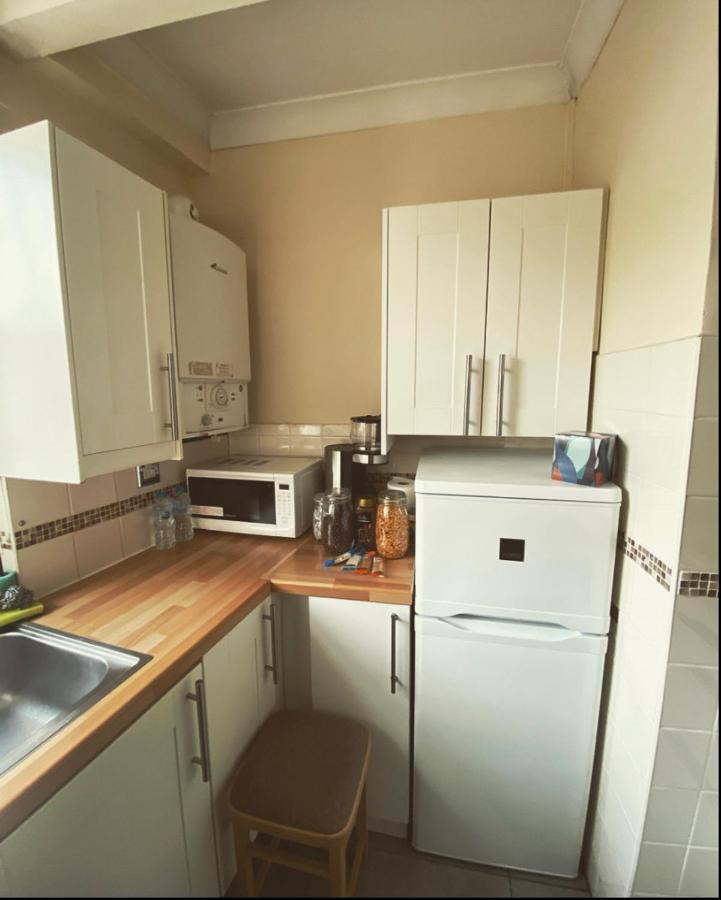 Complete 1 Bedroom Apartment With Wi-Fi, Kitchen, Tv In Heart Of Chiswick, London Exterior photo